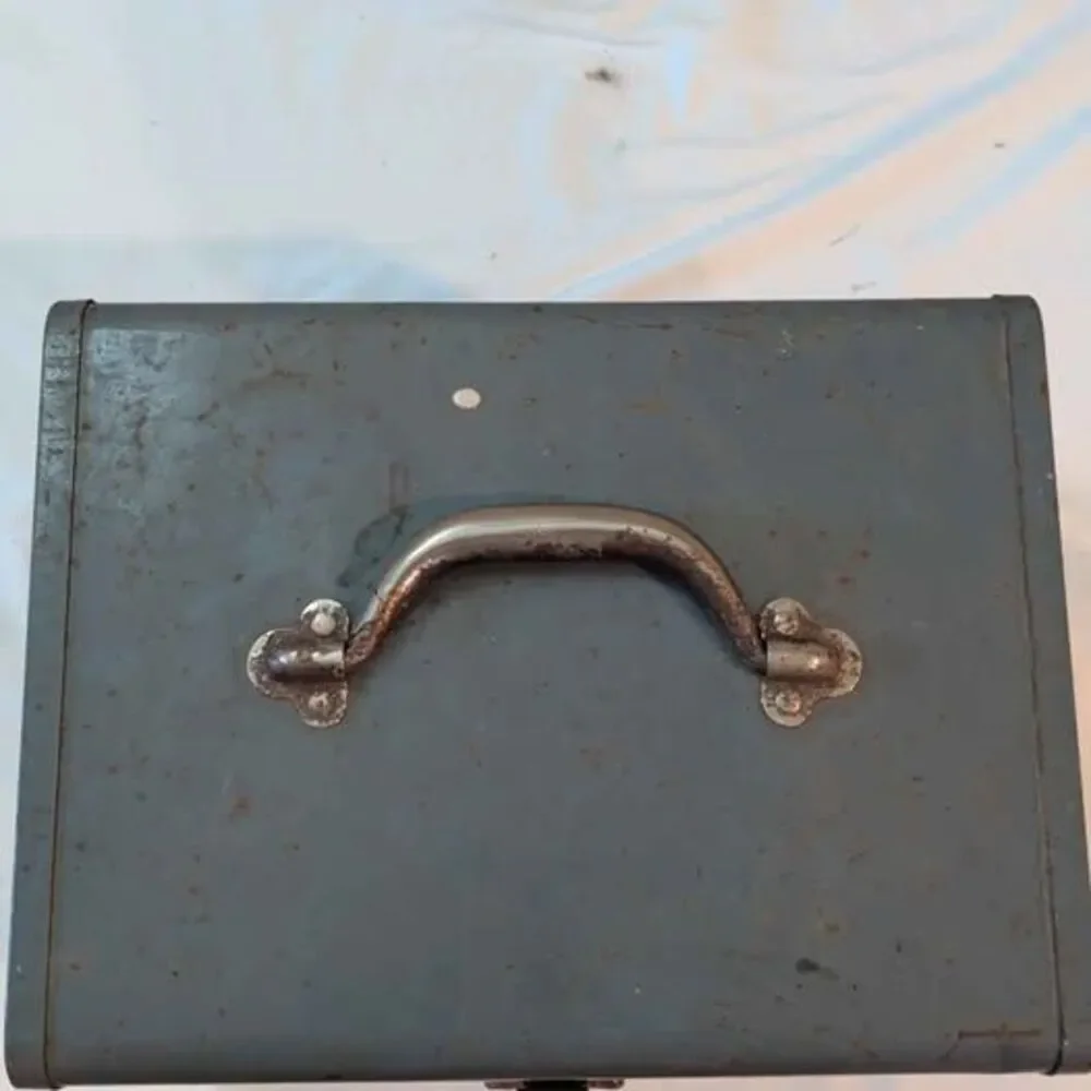 Vintage Skilsaw Metal Carrying Case Tool Box Empty with Blade Insert Cradle Vtg